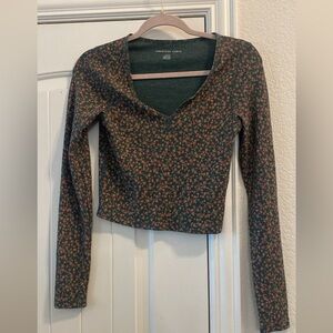 American Eagle Floral Cropped Long Sleeved Top - Sz S